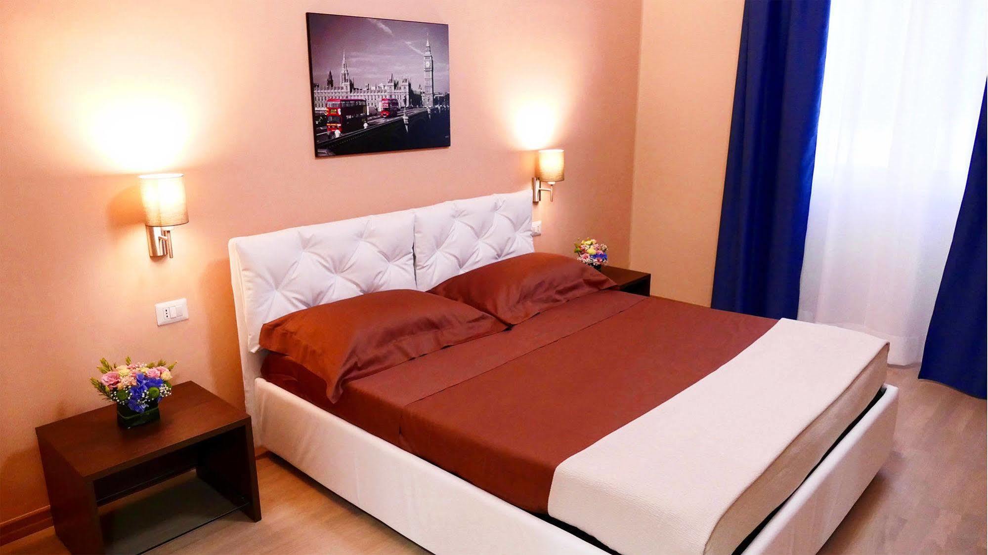 Cairoli Exclusive Rooms&Suite Brindisi Extérieur photo